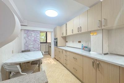 Apartament cu 3 camere decomandat, mobilat în Soarelui