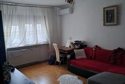 Apartament cu 4 camere decomandat în 1 Mai