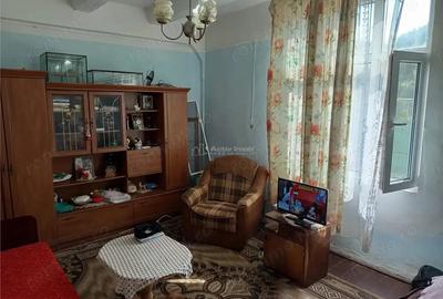 Casă cu 4 camere cu Teren 160 Mp în Anina - 9