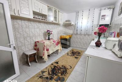 Casă cu 5 camere cu Teren 800 Mp în Central - 2