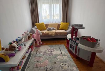 Apartament cu 3 camere semidecomandat în Central