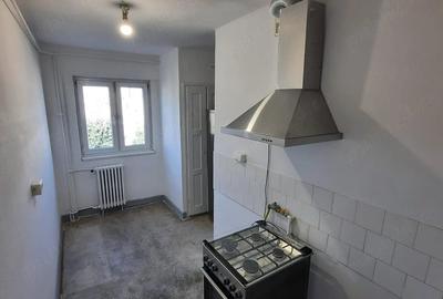 Apartament cu 3 camere semidecomandat în Exterior Vest