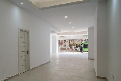 Spațiu comercial, de 130 mp, în Central - 8
