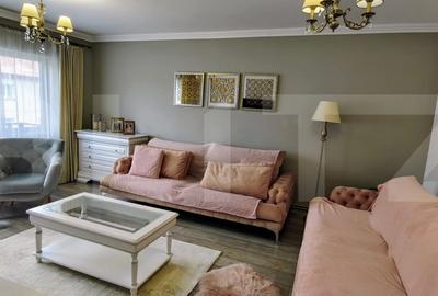 Apartament cu 4 camere decomandat, mobilat în Central