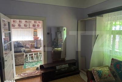 Casă cu 3 camere în Crișeni