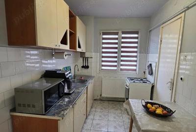 Apartament cu 3 camere semidecomandat în Govândari