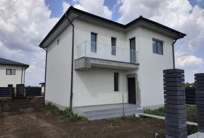 Casă individuală cu 4 camere cu Teren 340 Mp în Bâcu - 1