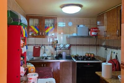 Casă cu 3 camere în Godinești