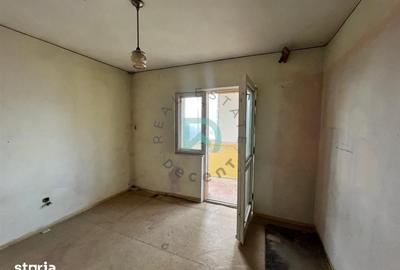 Apartament cu 3 camere decomandat în Sud