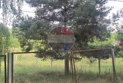 Teren de 4865 mp, în Central