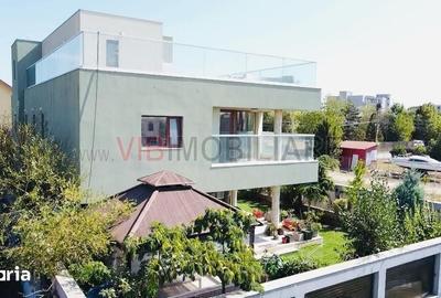 Casă cu 7 camere cu Teren 514 Mp în Central