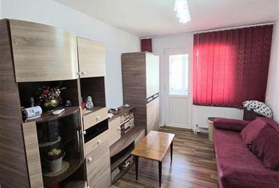 Apartament cu 3 camere decomandat în Km 4-5