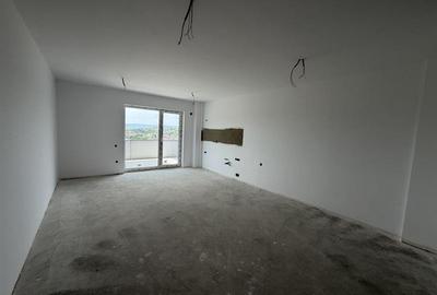 Apartament cu 3 camere semidecomandat în Iris
