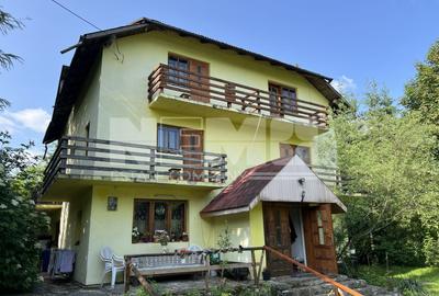Casă individuală cu 8 camere cu Canalizare în Sucevița - 1