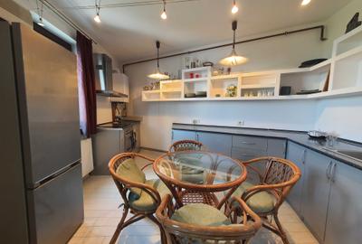 Apartament cu 3 camere decomandat în Peninsula - 1