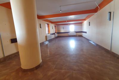 Spațiu comercial, de 1,200 mp, în Exterior Est - 28