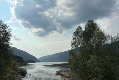 Teren de 500 mp, în Zăvoi - 8