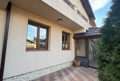 Casă individuală cu 4 camere cu Canalizare în Traian