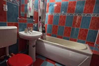 Apartament cu 2 camere decomandat în Școlilor