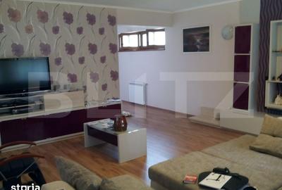 Casă cu 10 camere cu Teren 440 Mp în Central - 1