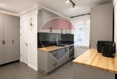 Apartament cu 2 camere semidecomandat, mobilat în Central