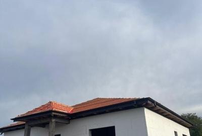 Casă cu 3 camere în Preajba