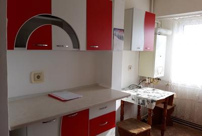 Garsonieră decomandată în Decebal