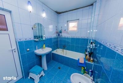 Casă cu 7 camere cu Teren 515 Mp în Central