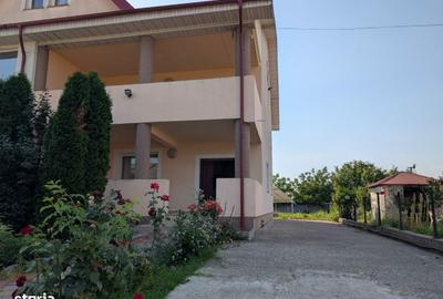 Casă cu 4 camere în Lilieci