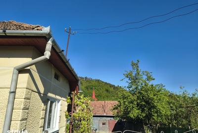 Casă cu 4 camere cu Teren 1000 Mp în Ceuaș - 2