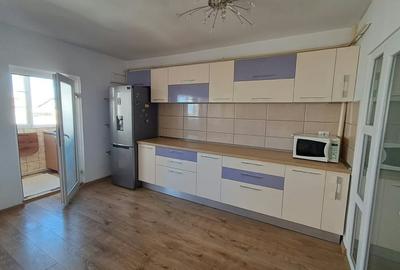 Apartament cu 3 camere decomandat în E3