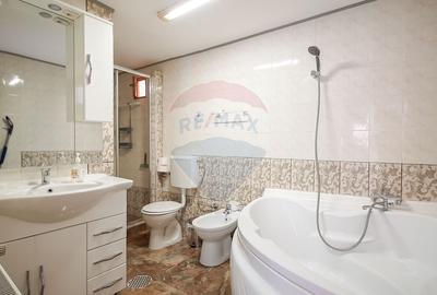 Casă individuală cu 11 camere cu Teren 789 Mp în Florilor - 17