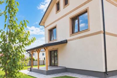 Casă cu 4 camere cu Teren 370 Mp în Central