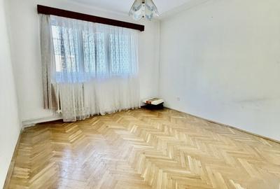 Apartament cu 3 camere decomandat în Dâmbu Pietros