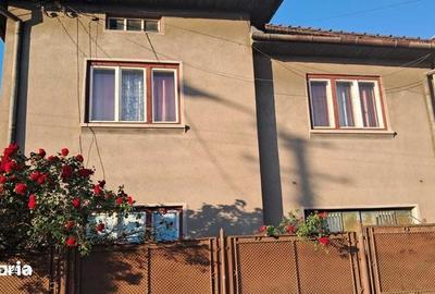 Casă cu 4 camere cu Teren 100 Mp în Central - 2