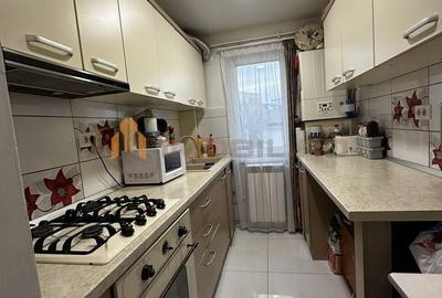Apartament cu 3 camere semidecomandat în Alexandru cel Bun