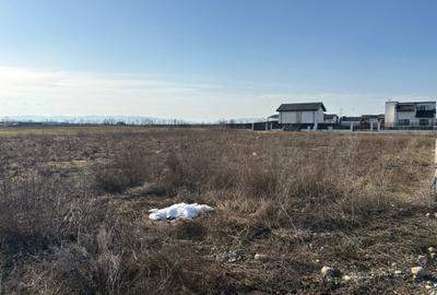 Teren intravilan de 592 mp, în Vânători - 6