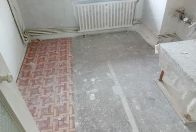 Apartament cu 4 camere decomandat în Central - 3