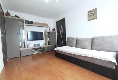 Apartament cu 2 camere semidecomandat în Piața