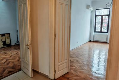 Casă cu 9 camere cu Canalizare în P-ța Romană - 23
