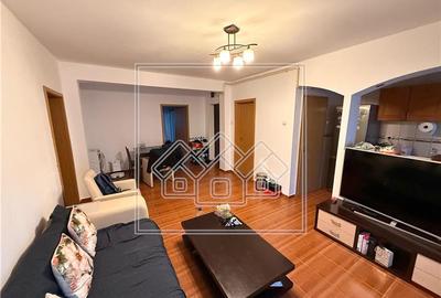 Apartament cu 4 camere decomandat în Valea Aurie - 1