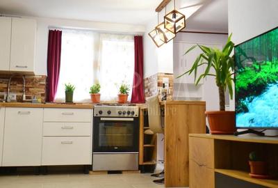 Apartament cu 3 camere semidecomandat în Central