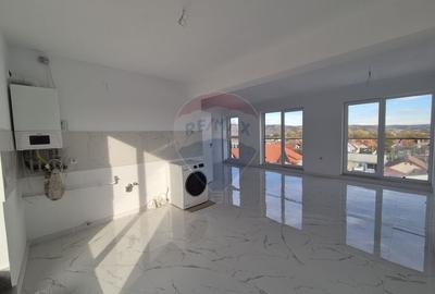 Penthouse cu 4 camere decomandat în Kogălniceanu - 1