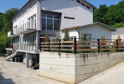 Casă cu Teren 650 Mp în Central