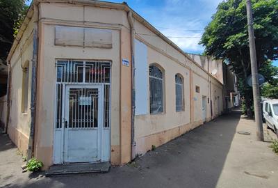 Casă individuală cu 3 camere cu Canalizare în Central - 1