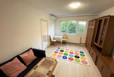 Apartament cu 2 camere semidecomandat, mobilat în Dacia
