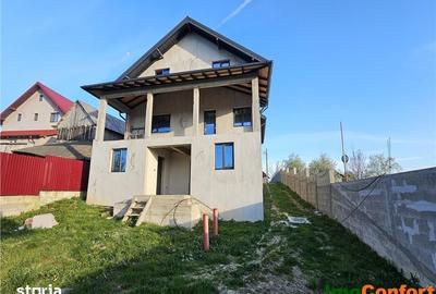 Casă cu 6 camere cu Teren 1600 Mp în Sirețel - 2