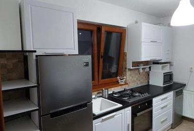 Apartament cu 3 camere decomandat în Tractorul - 10