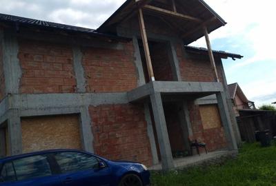 Casă cu 4 camere în Central - 1