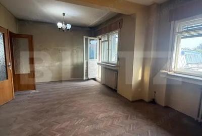 Apartament cu 4 camere semidecomandat în Central